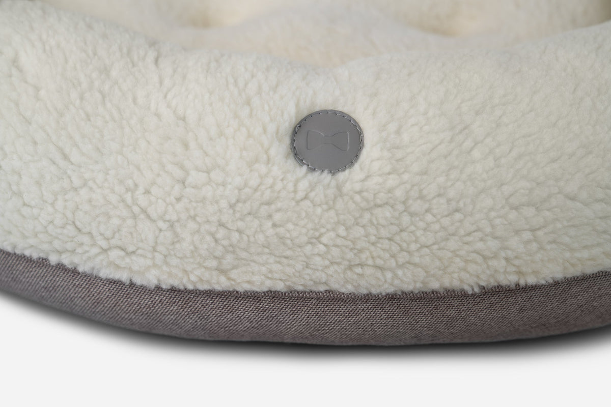 Chester & Lee - Furry Beige Donut Dog Bed