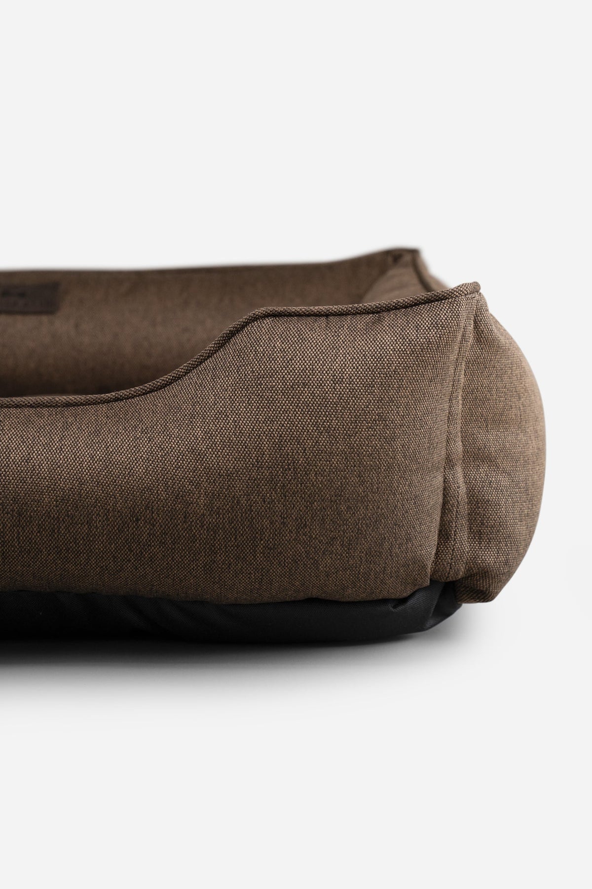 Chester & Lee - Cotton Sleeper Dog Bed Brown