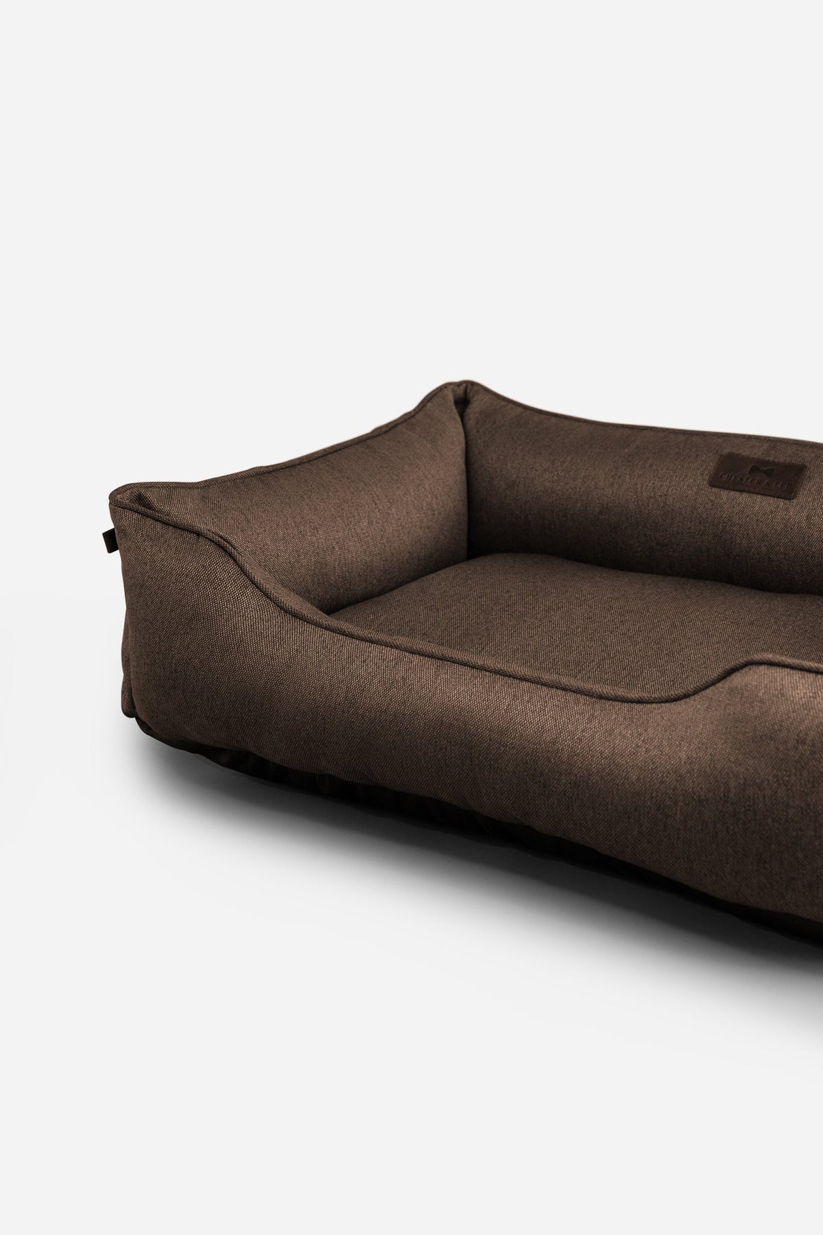 Chester & Lee - Cotton Sleeper Dog Bed Brown