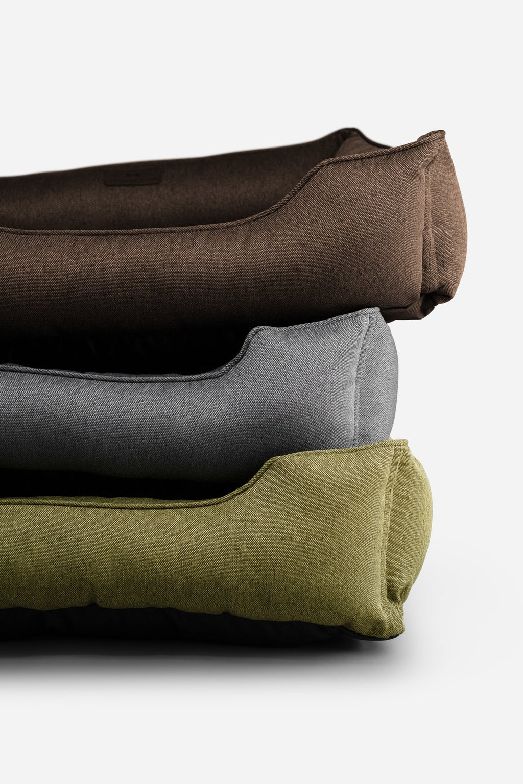Chester & Lee - Cotton Sleeper Dog Bed Brown