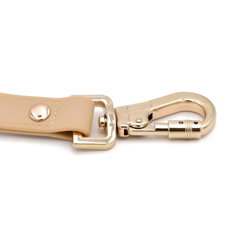 Fur Elise Dog Leash - Sand — carabiner detail